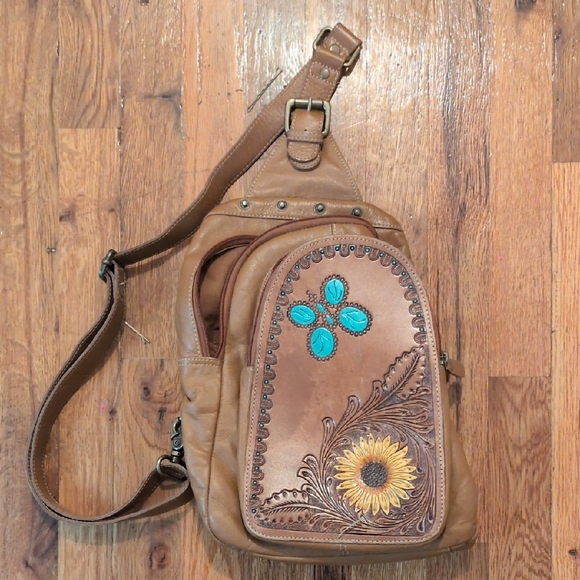 Stylish Brown Myra Crossbody Bag with Floral and Turquoise Details - Picture 6 of 6